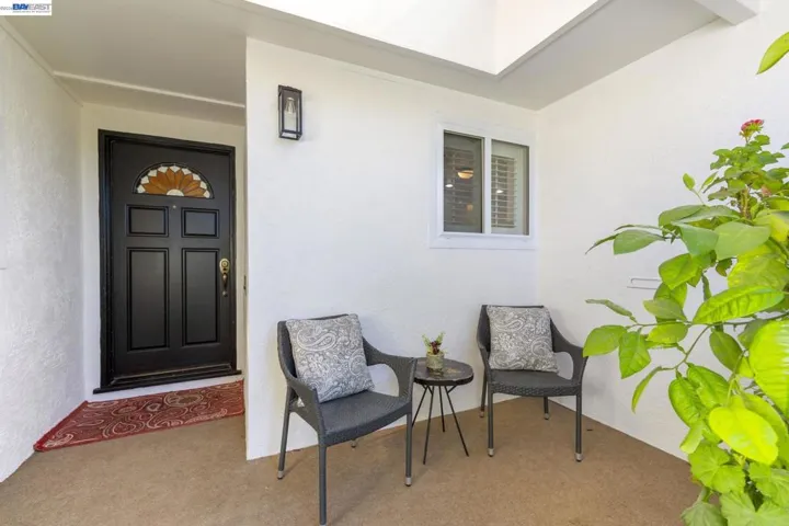 COVERED PORCH