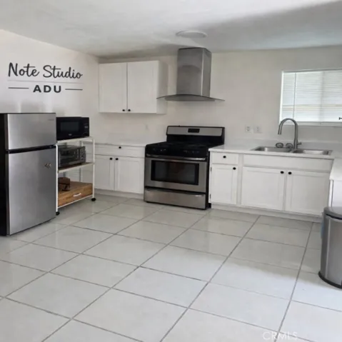 819 E 85th Street, Los Angeles, California 90001