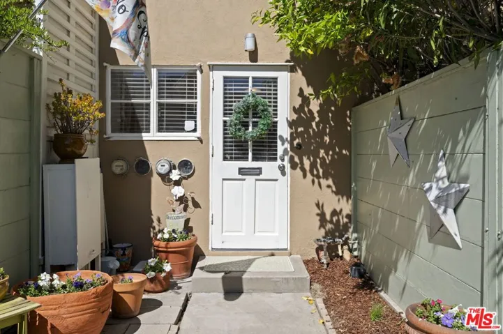 5464 Village Green, Los Angeles, California 90016