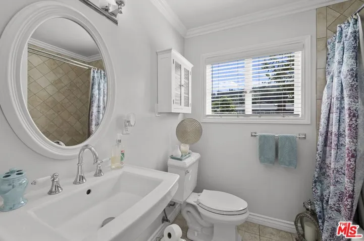 5464 Village Green, Los Angeles, California 90016