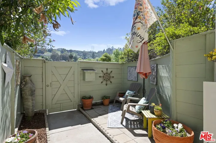 5464 Village Green, Los Angeles, California 90016