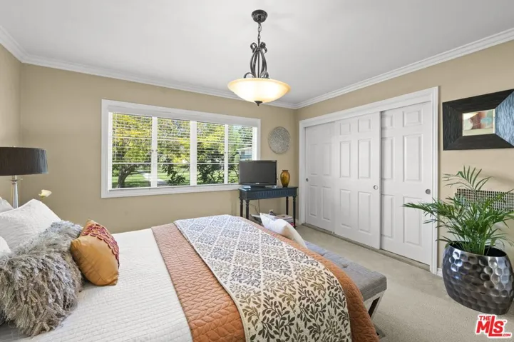 5464 Village Green, Los Angeles, California 90016