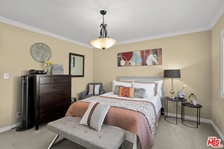 5464 Village Green, Los Angeles, California 90016