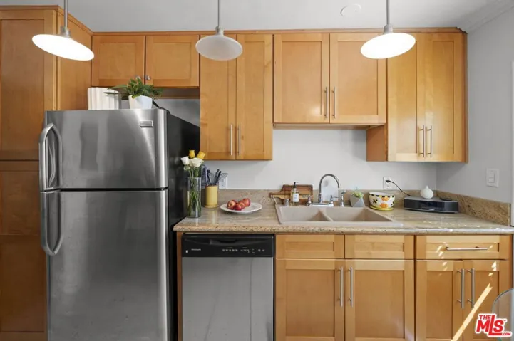 5464 Village Green, Los Angeles, California 90016