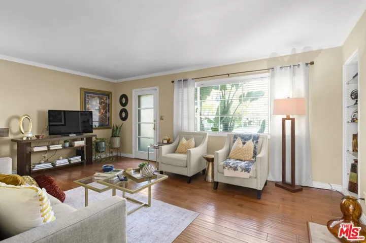 5464 Village Green, Los Angeles, California 90016