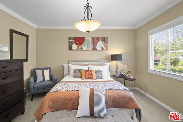 5464 Village Green, Los Angeles, California 90016