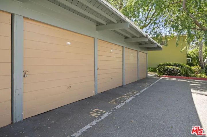 5464 Village Green, Los Angeles, California 90016