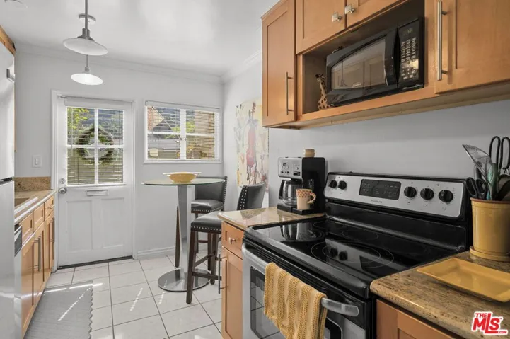 5464 Village Green, Los Angeles, California 90016