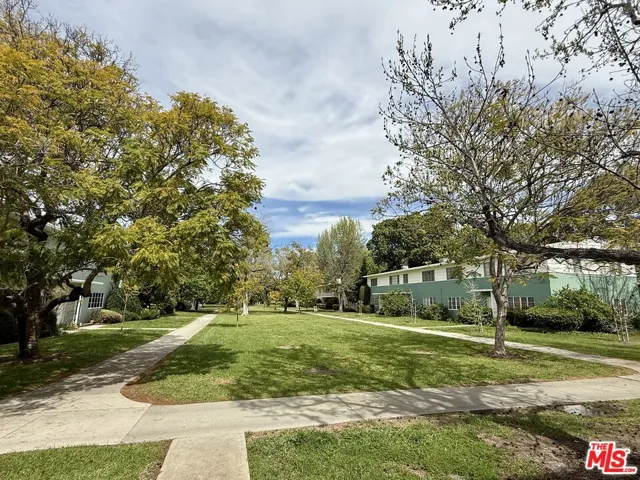 5464 Village Green, Los Angeles, California 90016