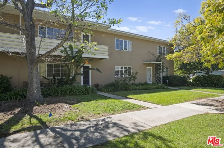5464 Village Green, Los Angeles, California 90016