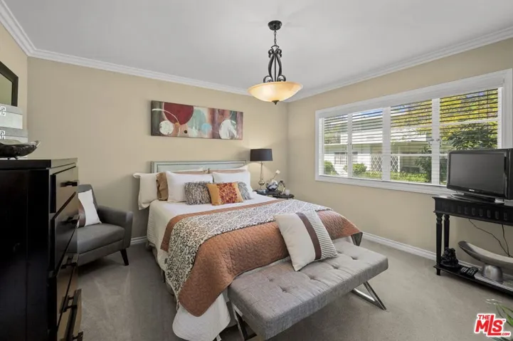 5464 Village Green, Los Angeles, California 90016