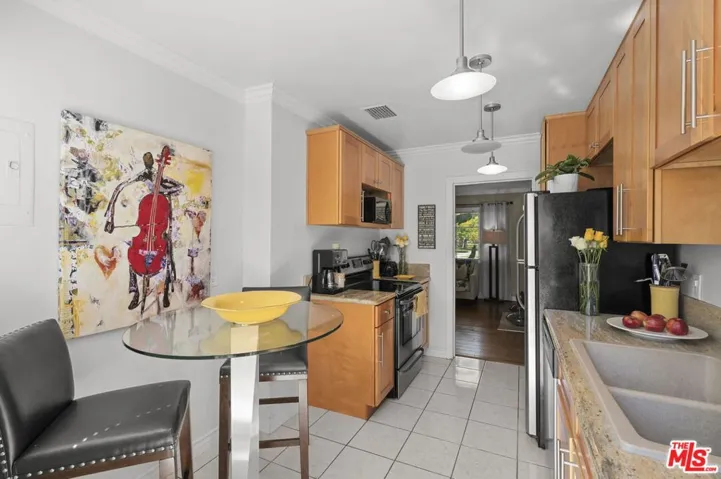 5464 Village Green, Los Angeles, California 90016