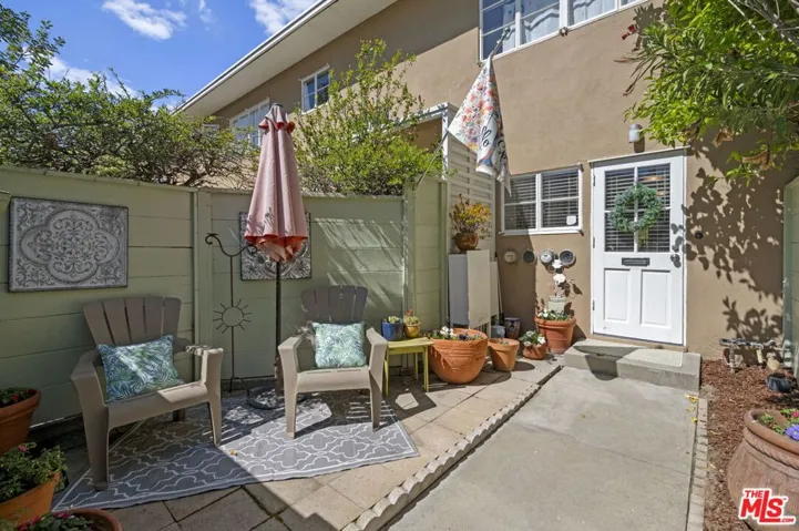 5464 Village Green, Los Angeles, California 90016