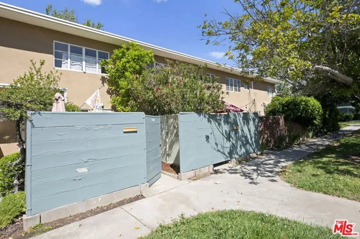 5464 Village Green, Los Angeles, California 90016