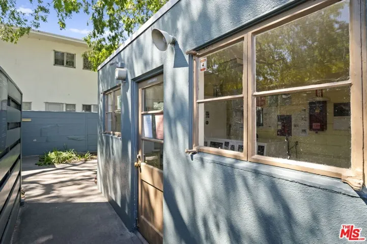 5464 Village Green, Los Angeles, California 90016