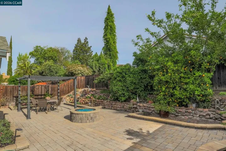 Fabulous yard with pavers