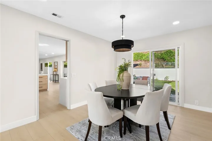 Effortlessly glide to the dining and family areas, ideal for both everyday living and entertaining