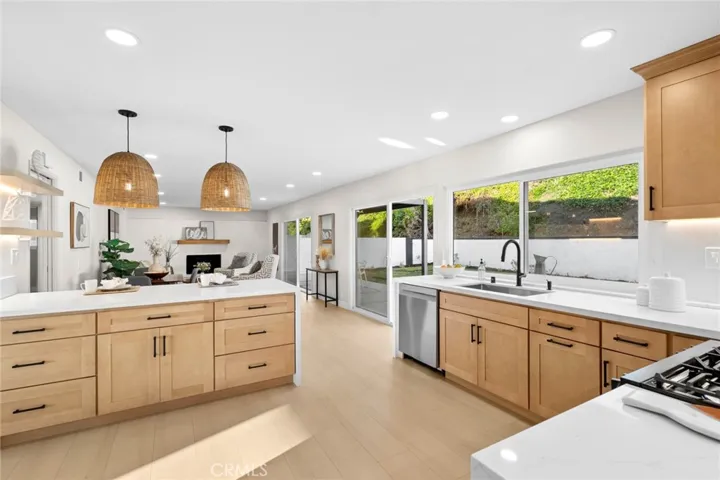 Stunning designer backsplash, soft-close cabinetry and drawers