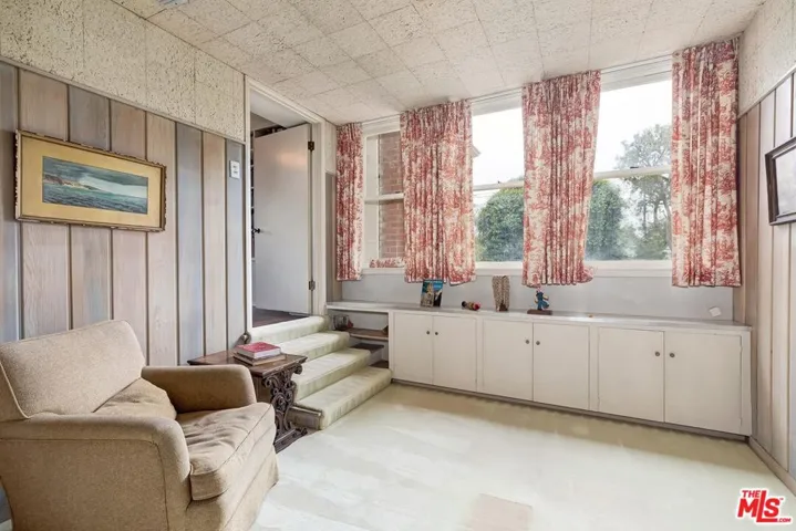 Quaint Upstairs Office