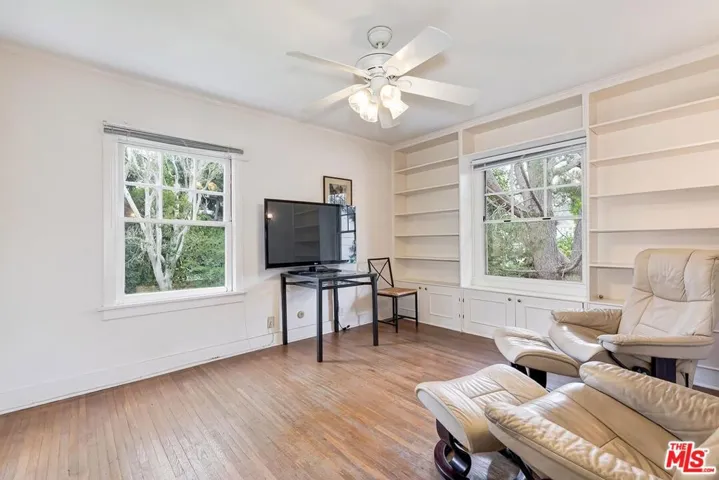 Guest House Living Room / Bedr