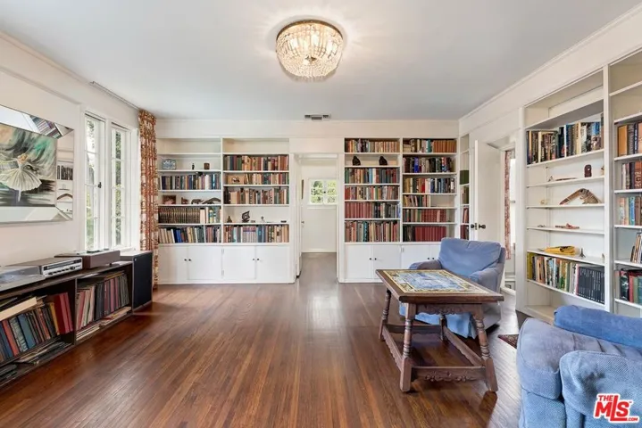Upstairs Library / 4th Bedroom
