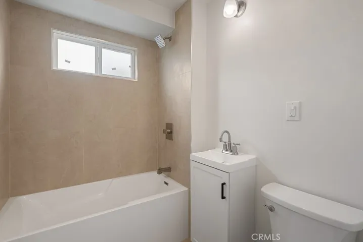 Remodeled Rear Unit Bathrooom
New tile, new tub, new window, new sink, new toilet and new fixtures!