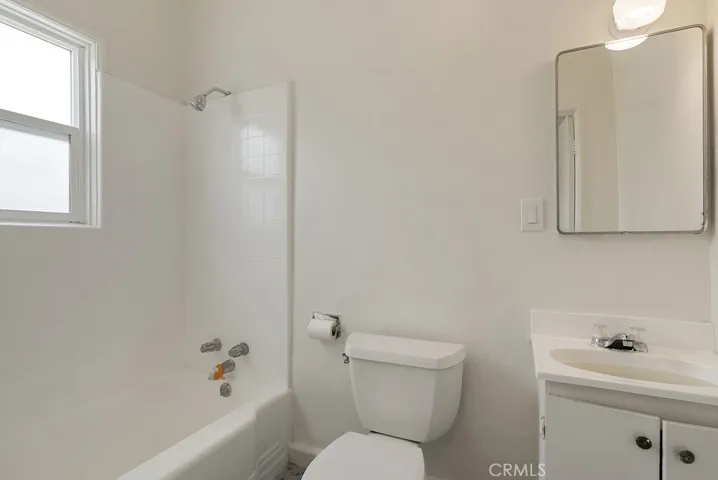 ADU Bathroom
Updated with fresh coat of paint!