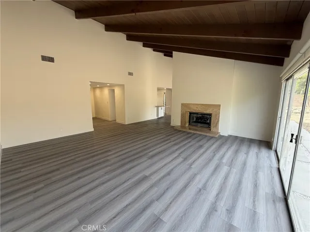 Huge living room w/marble fireplace, new laminate flooring