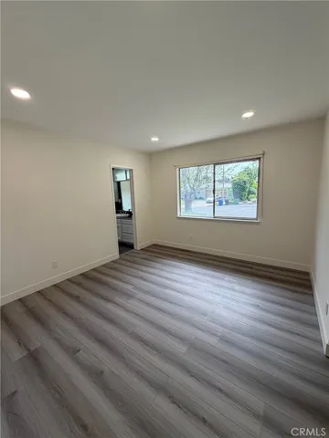 2nd Jack and jill bedroom w/recessed lighting and roller shades