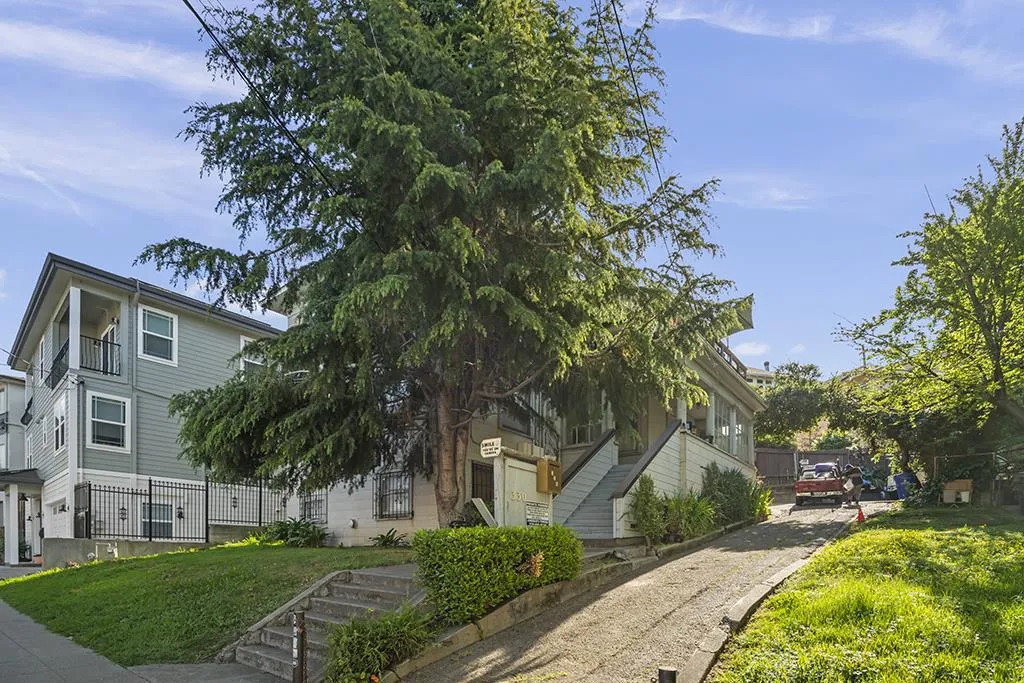 330 Athol Ave