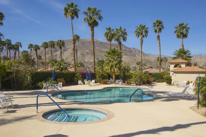 Community Pool & Spa