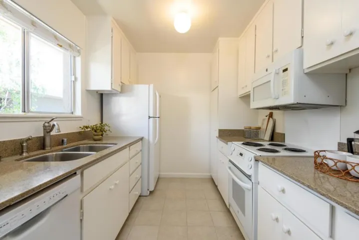 675 Sharon Park Drive 311, Menlo Park, California 94025