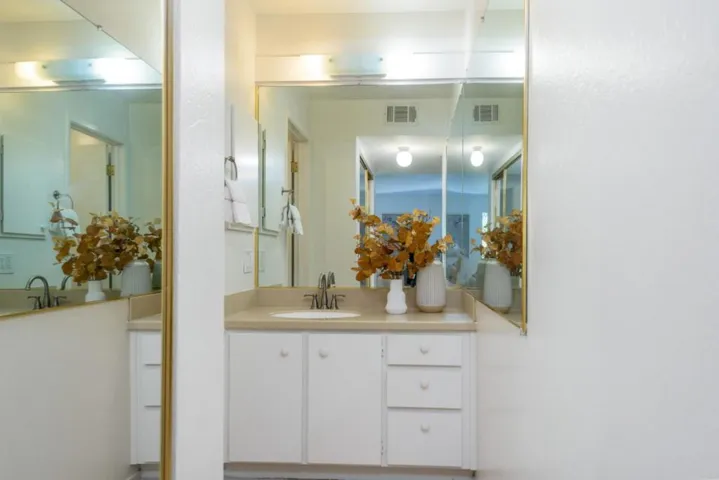 675 Sharon Park Drive 311, Menlo Park, California 94025