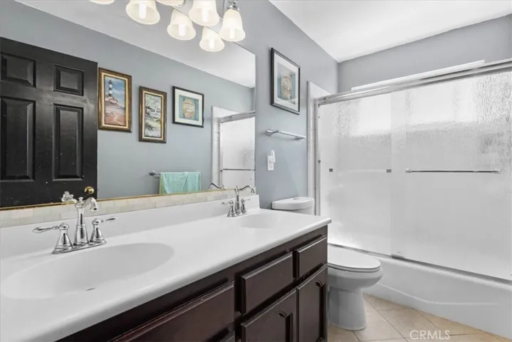 2nd Bathroom
