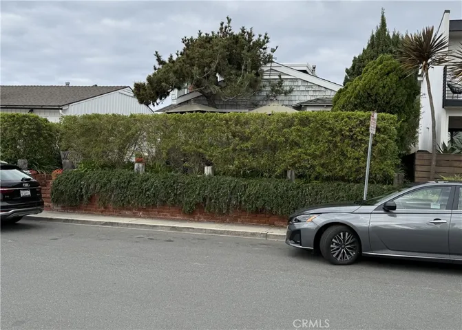 Secluded Front Court yard.