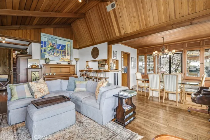 Living Room / Dinning Room