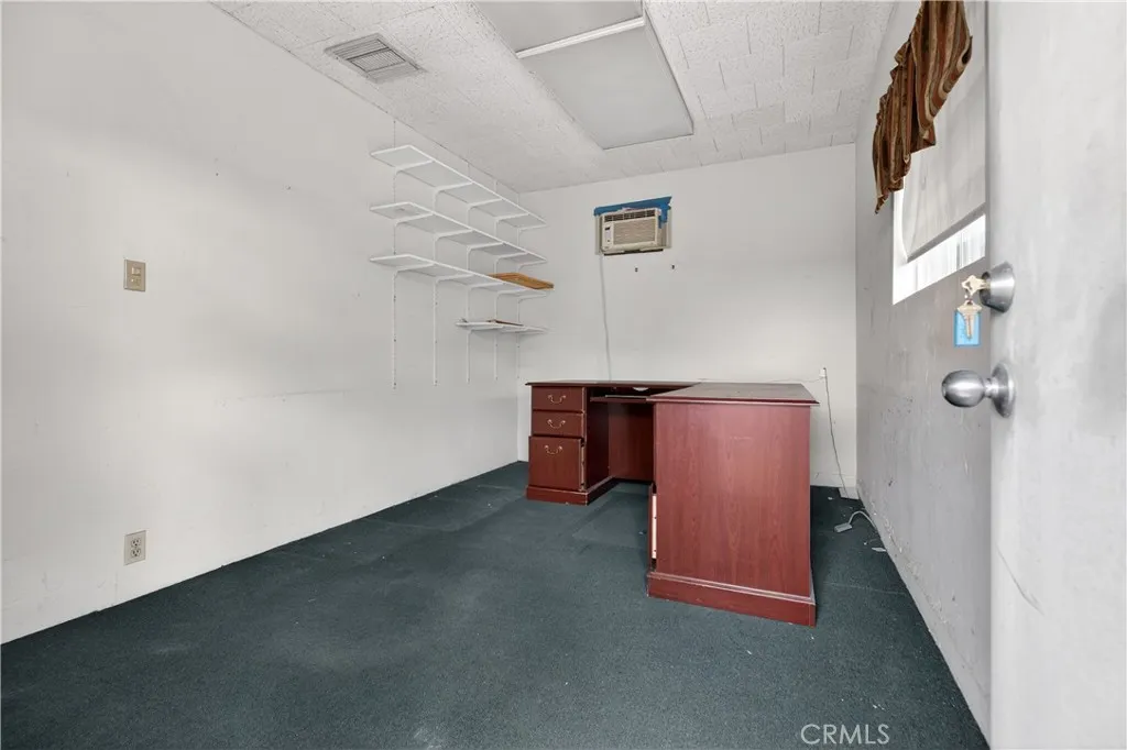 EXTRA OFFICE OR WORK ROOM