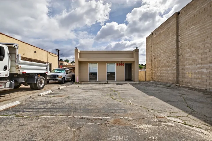 FRONT OF THE BUILDING WITH CONVENIENT PARKING