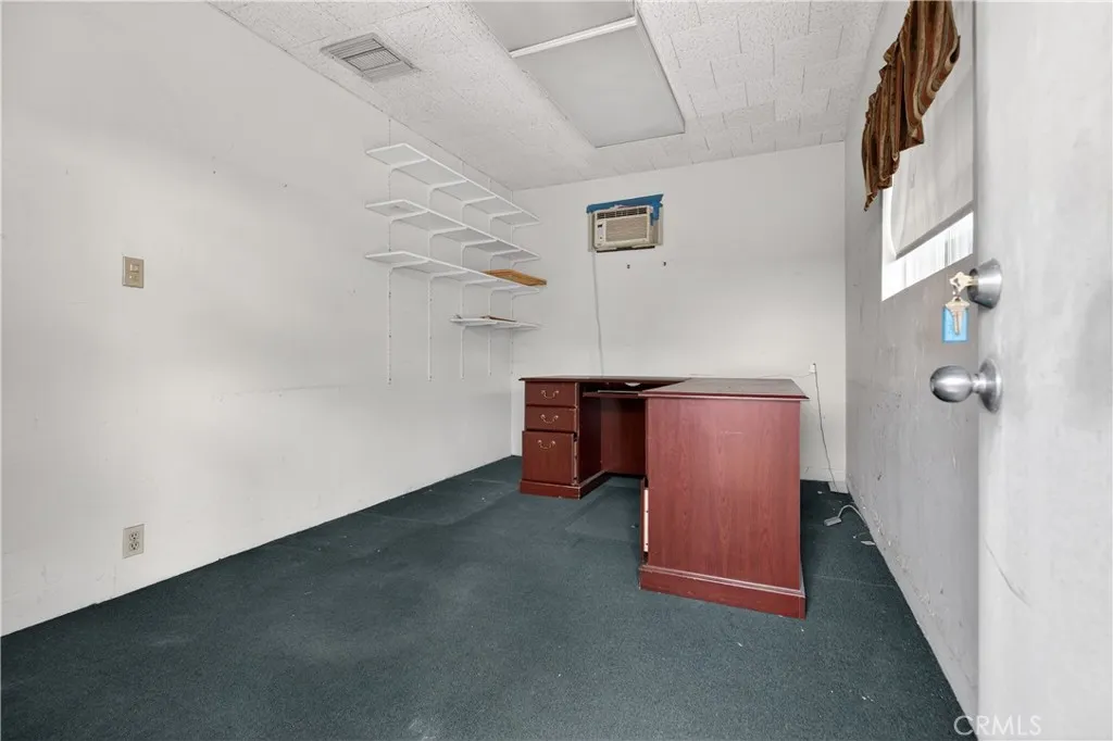 EXTRA OFFICE OR WORK ROOM