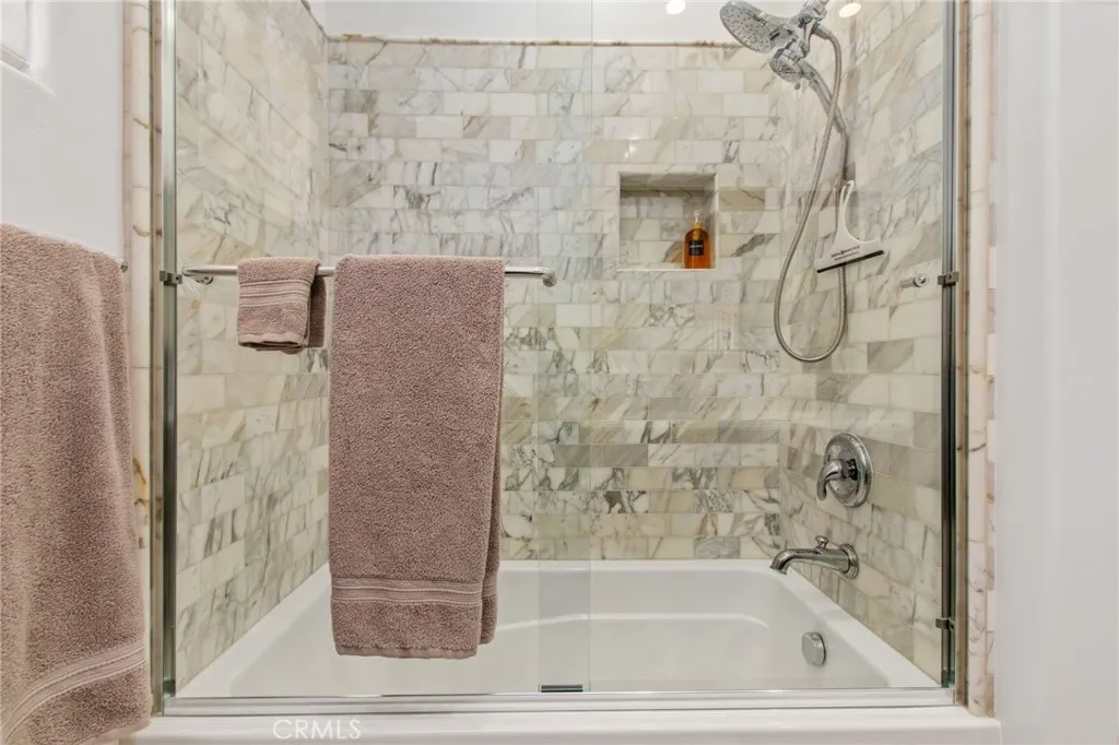 Extra Bedroom with ensuite bathroom