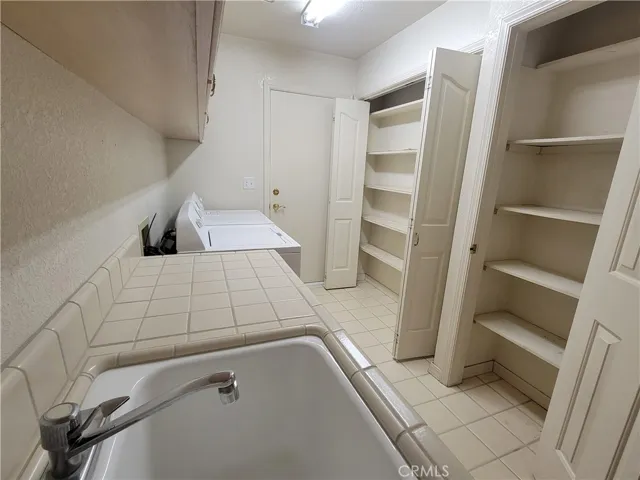 Utility Between Kitchen & Garage