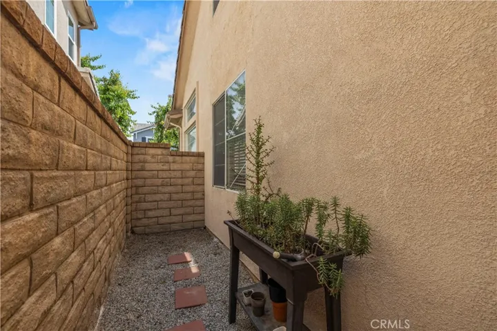 28033 Memory Lane, Valencia, California 91354