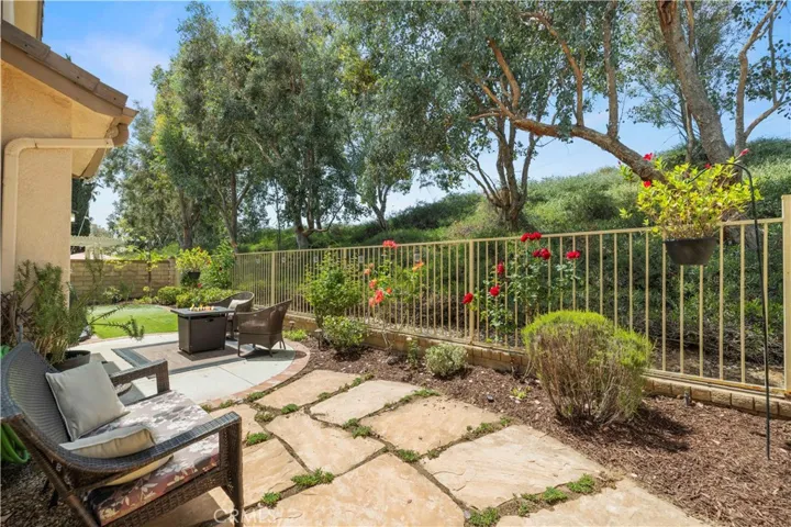 28033 Memory Lane, Valencia, California 91354