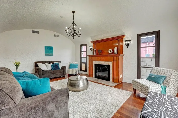 5723 Ensign, North Hollywood, California 91601