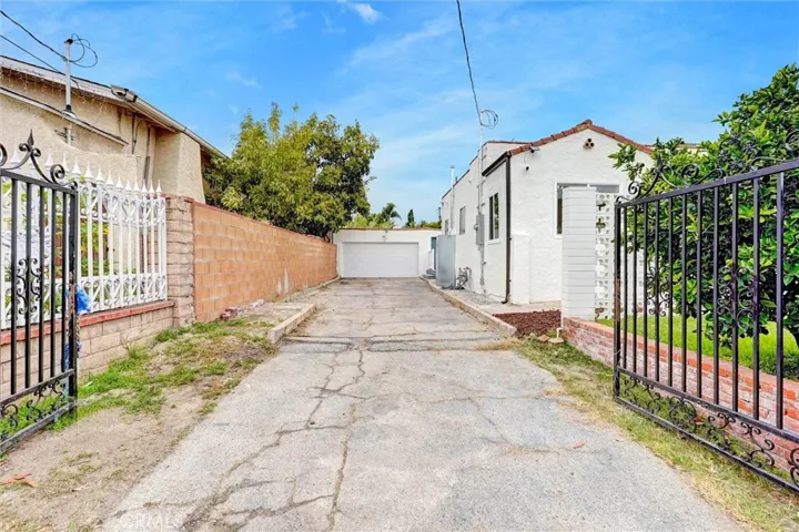 5723 Ensign, North Hollywood, California 91601