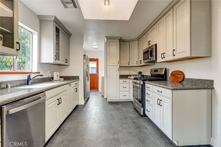 5723 Ensign, North Hollywood, California 91601