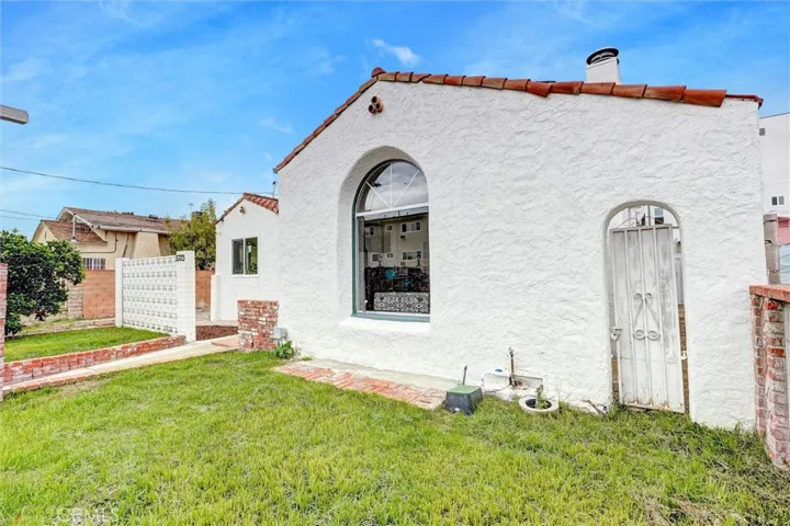5723 Ensign, North Hollywood, California 91601