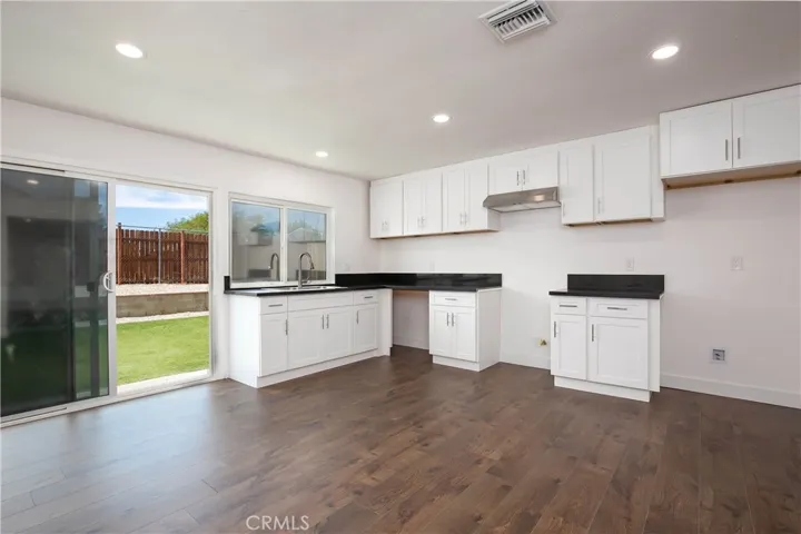 42803 Alexo, Lancaster, California 93536
