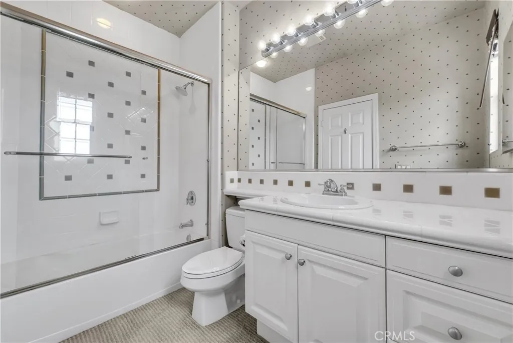 Private Bathroom for Bedroom #4