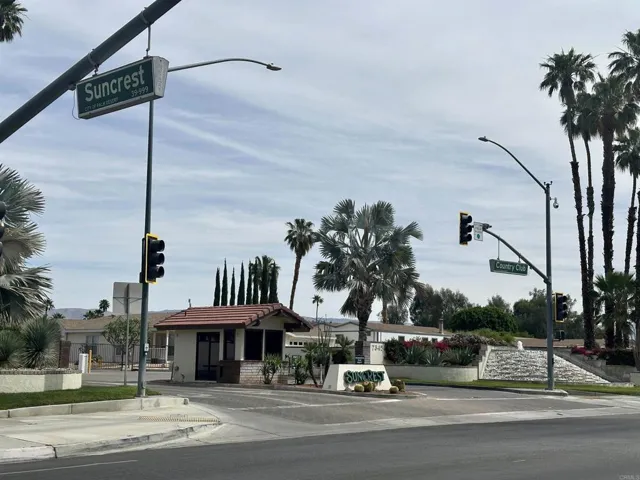 Suncrest CC Entrance Gate